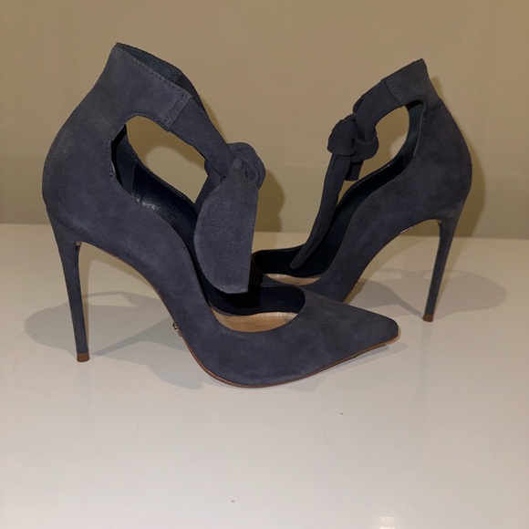 Elegant Blue Suede High Heels - Picture 3 of 4